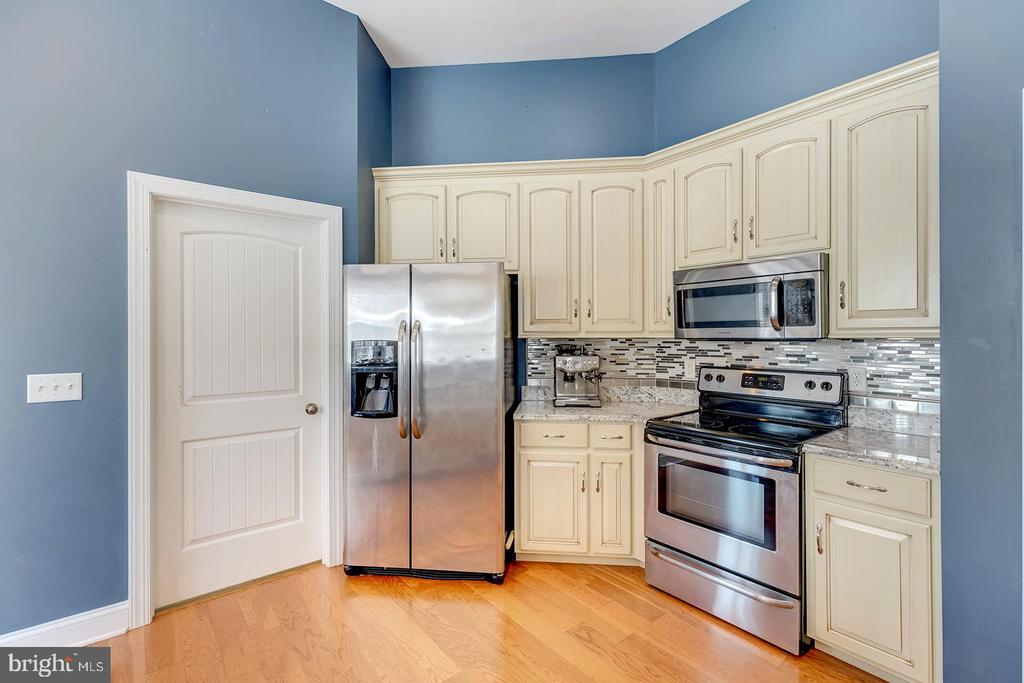 5600 CAMBERLY DRIVE