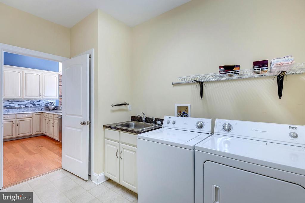 5600 CAMBERLY DRIVE