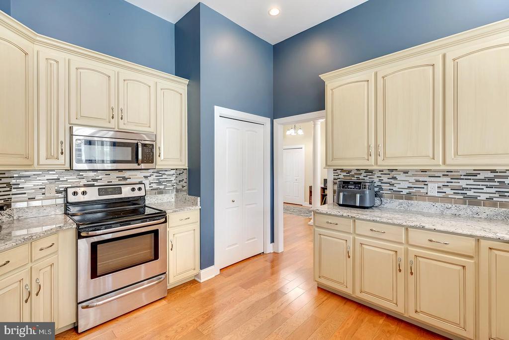 5600 CAMBERLY DRIVE