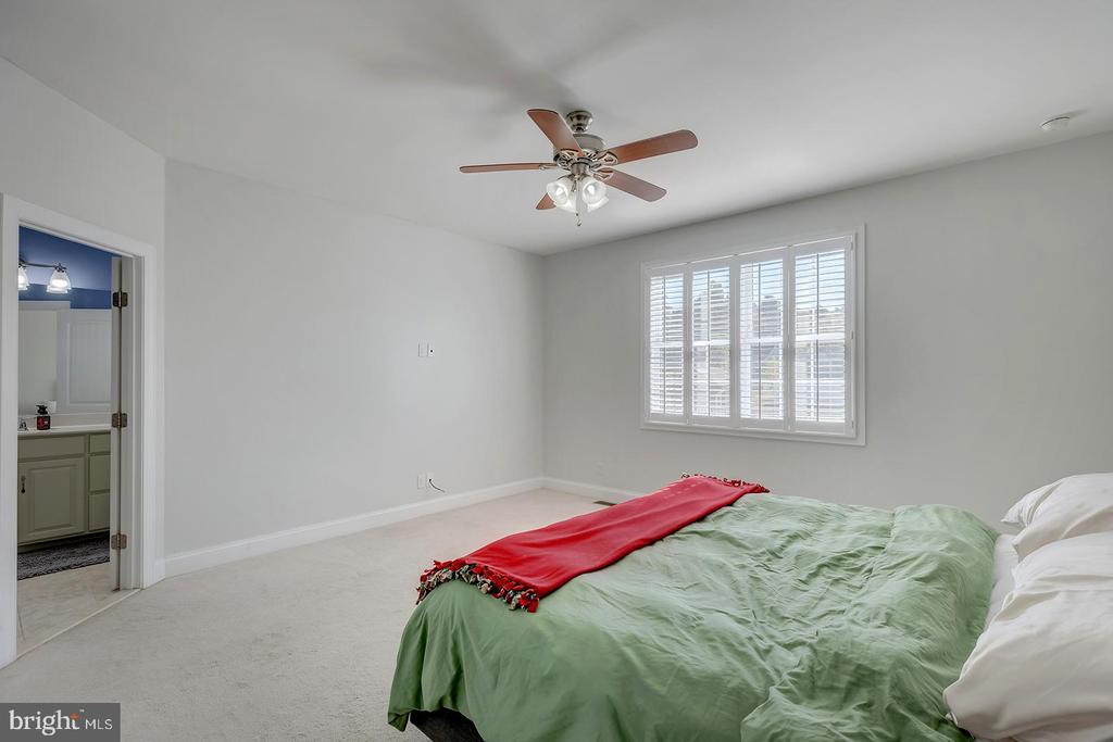 5600 CAMBERLY DRIVE