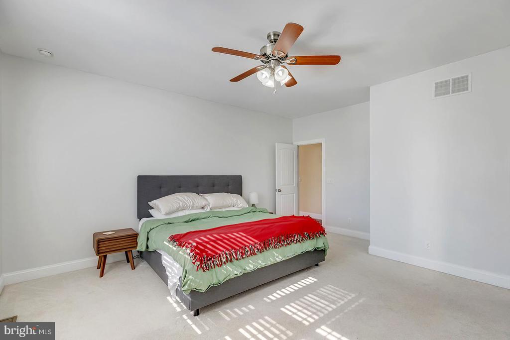 5600 CAMBERLY DRIVE