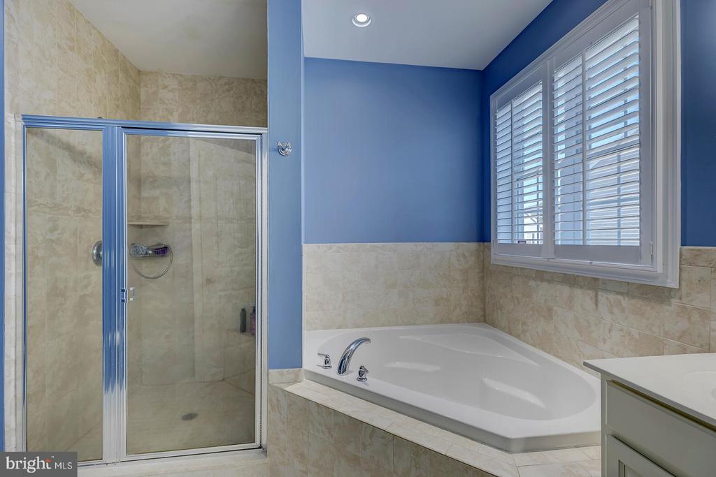 5600 CAMBERLY DRIVE