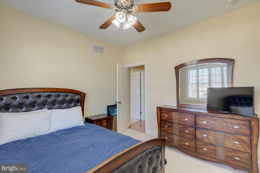 5600 CAMBERLY DRIVE