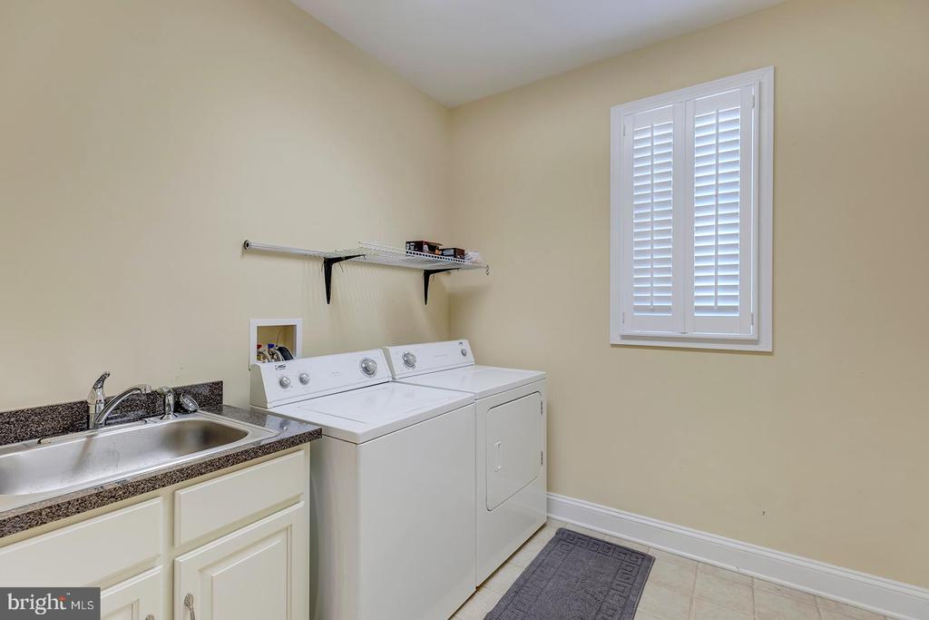 5600 CAMBERLY DRIVE