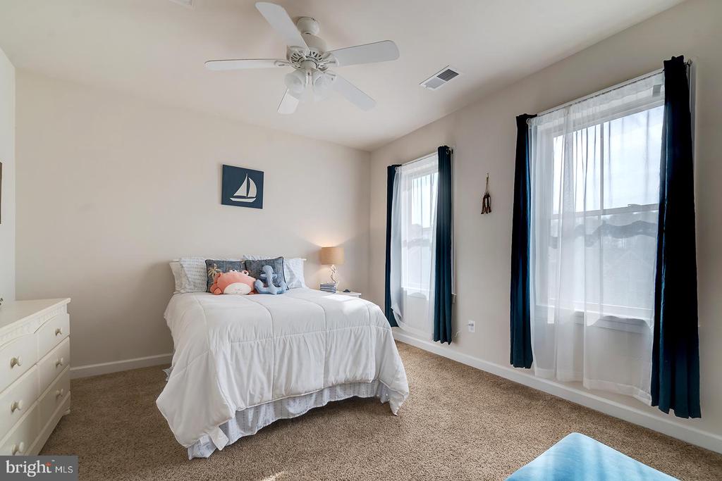 38555 GOLDFINCH LANE