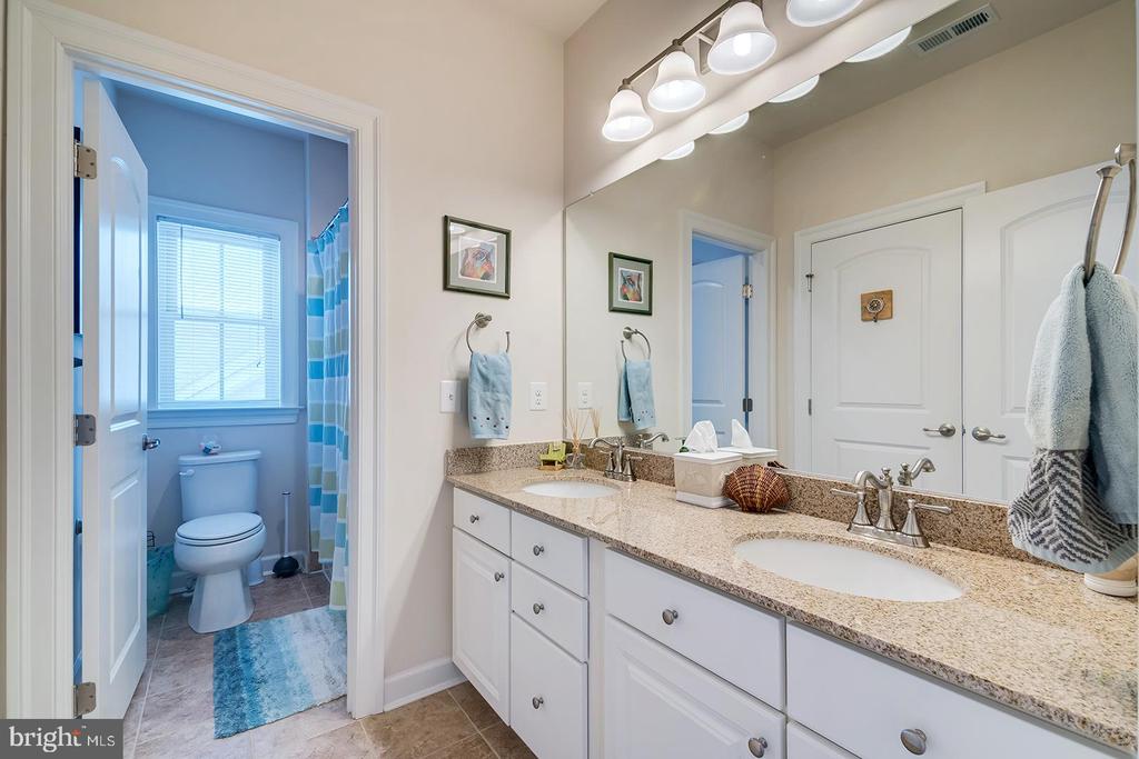 38555 GOLDFINCH LANE