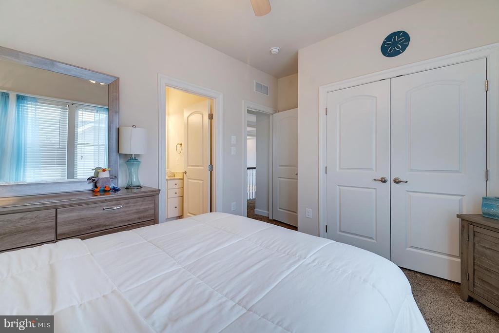 38555 GOLDFINCH LANE