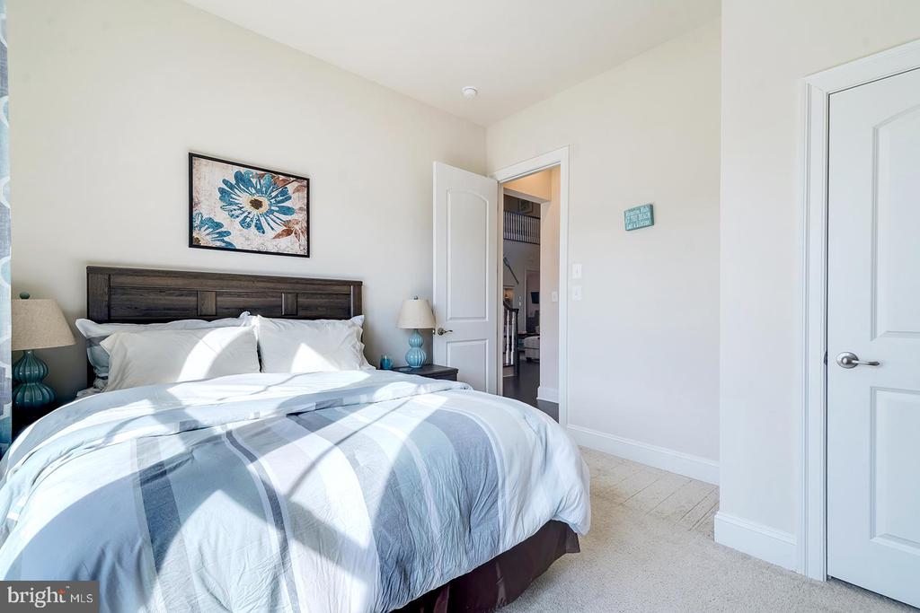 38555 GOLDFINCH LANE