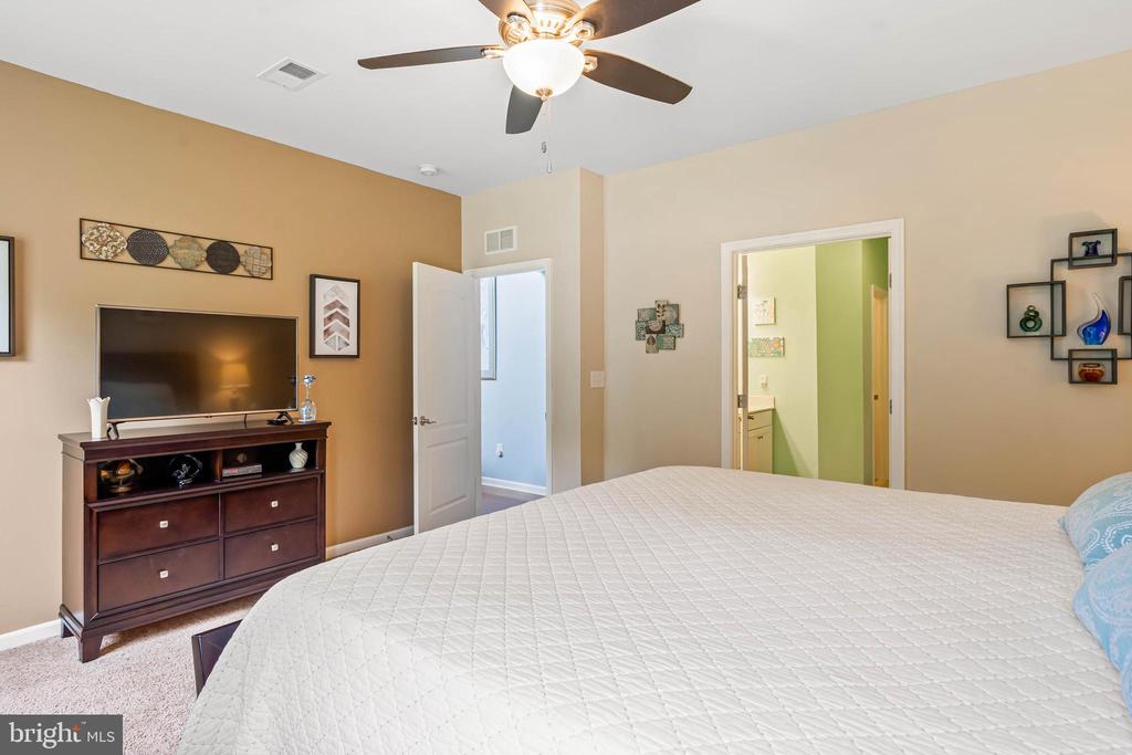 33285 LONE CEDAR LANDING