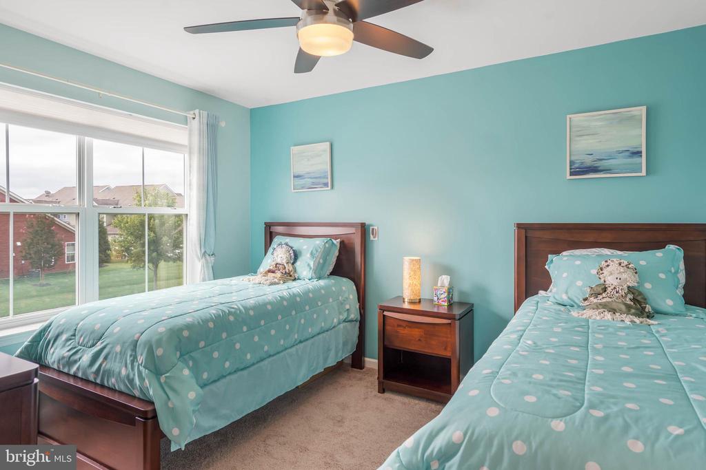 33285 LONE CEDAR LANDING