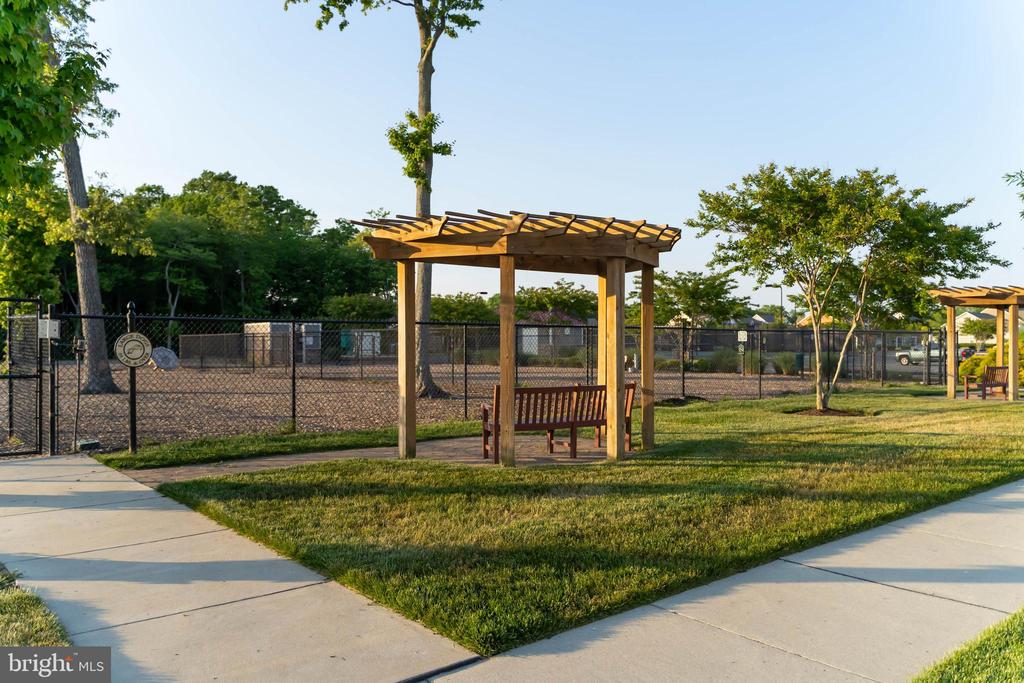 33285 LONE CEDAR LANDING