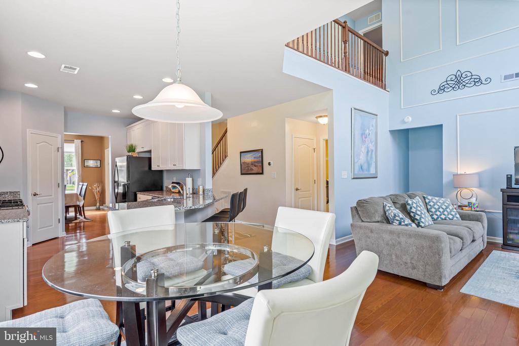 33285 LONE CEDAR LANDING