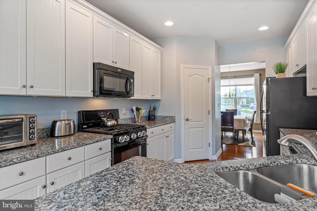 33285 LONE CEDAR LANDING