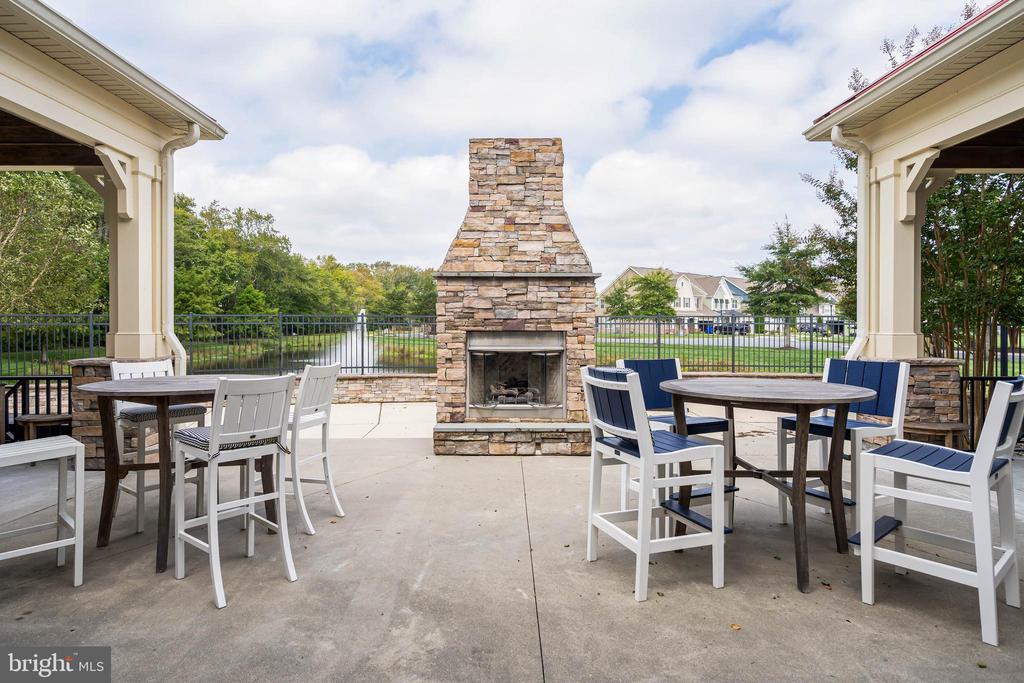 33285 LONE CEDAR LANDING