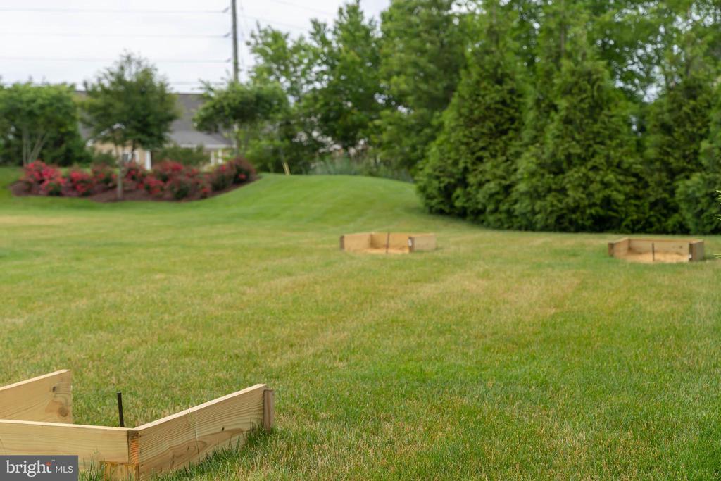 33285 LONE CEDAR LANDING