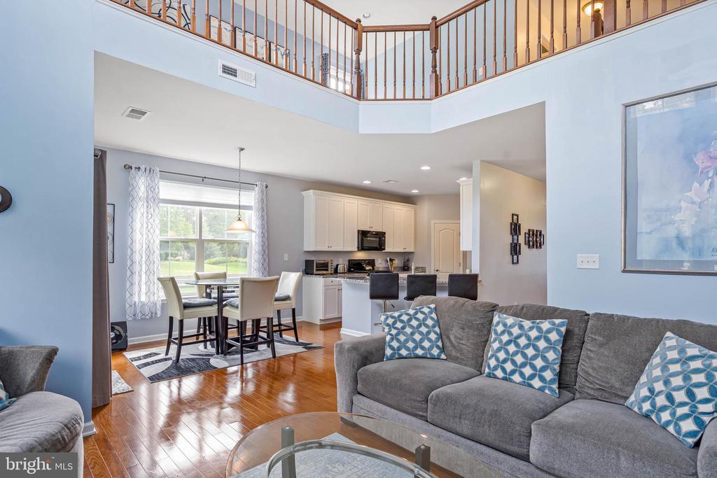 33285 LONE CEDAR LANDING