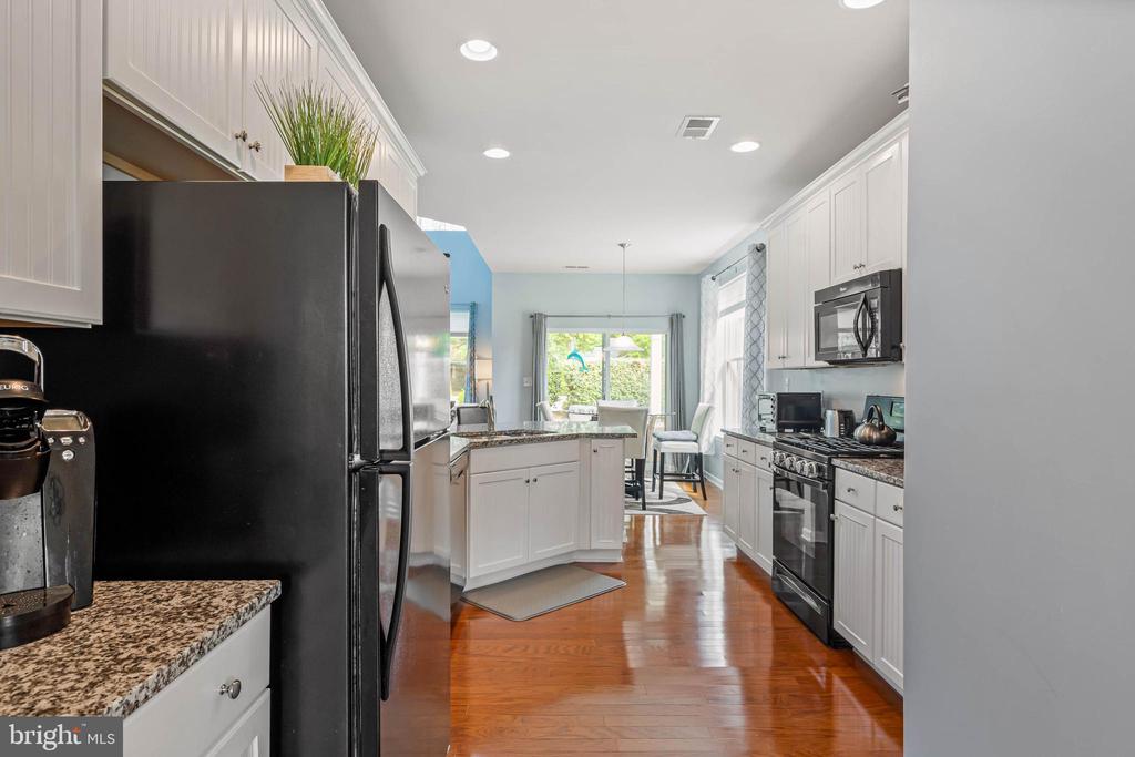 33285 LONE CEDAR LANDING