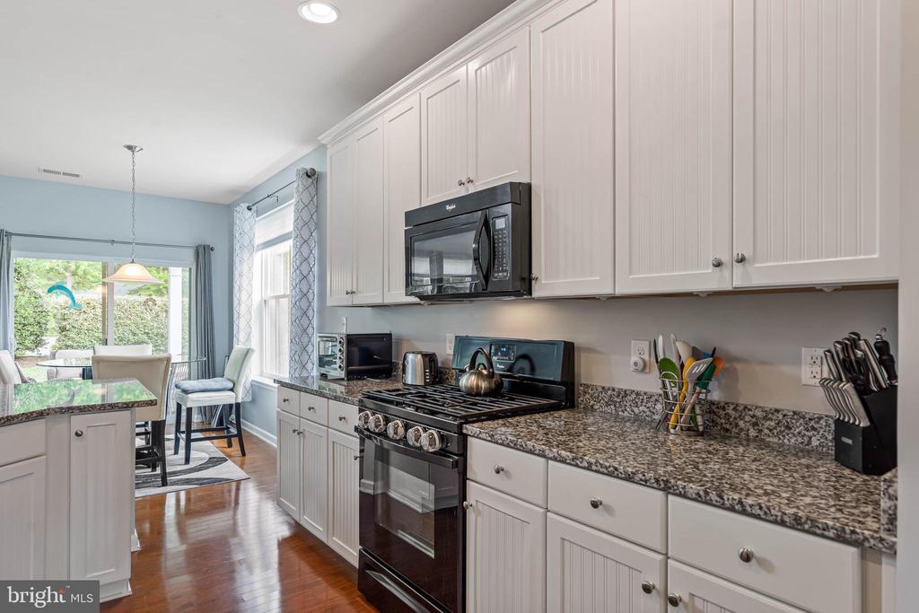 33285 LONE CEDAR LANDING