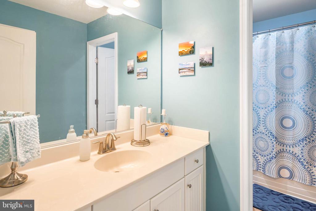 33285 LONE CEDAR LANDING