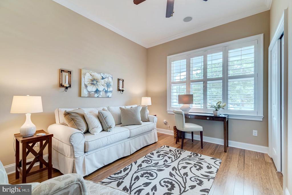 322 CAPTAINS CIRCLE