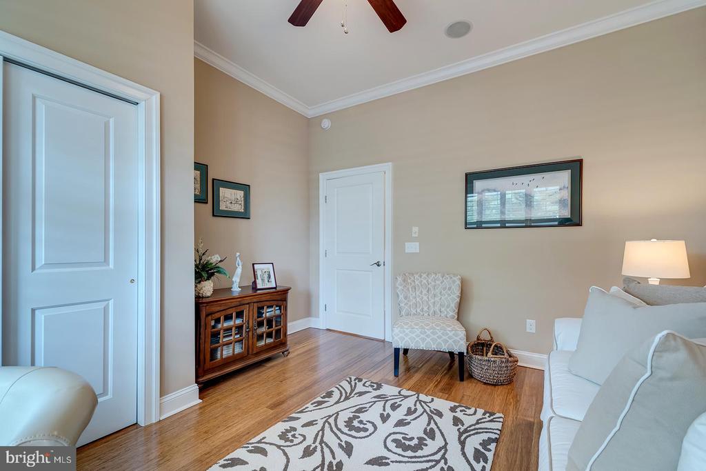 322 CAPTAINS CIRCLE