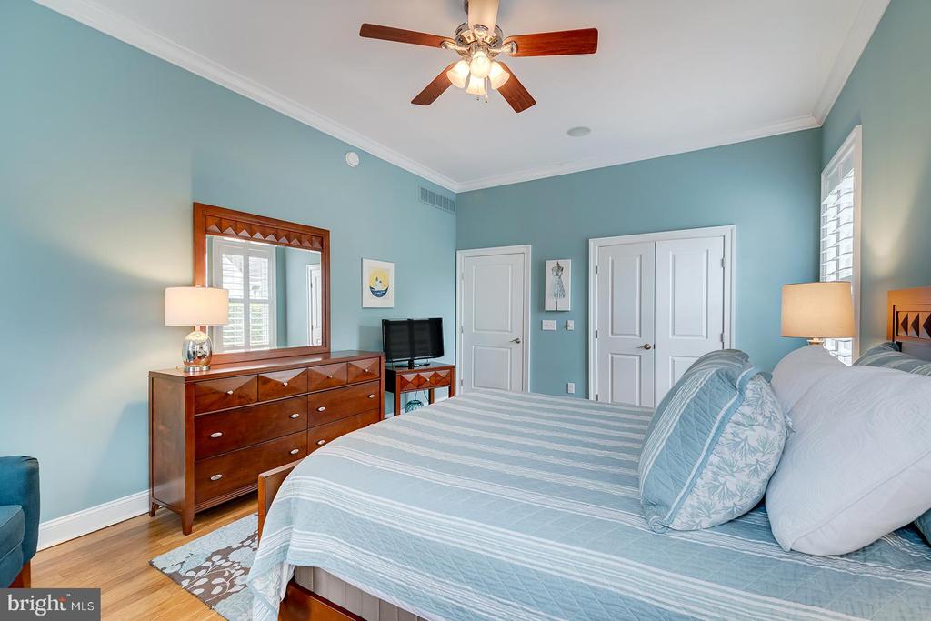 322 CAPTAINS CIRCLE