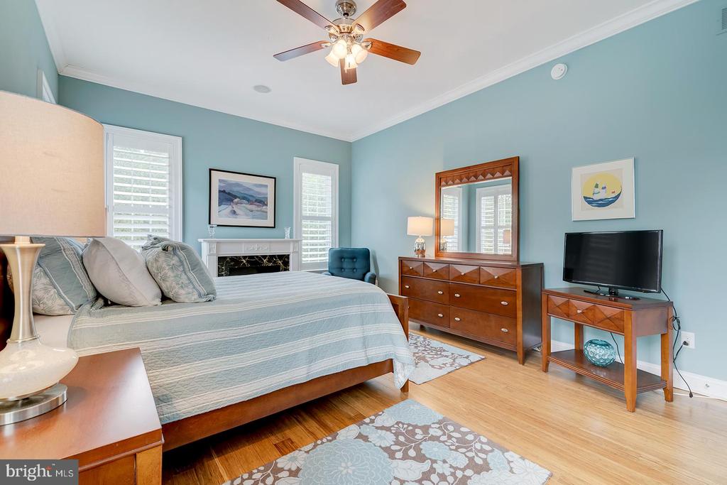 322 CAPTAINS CIRCLE