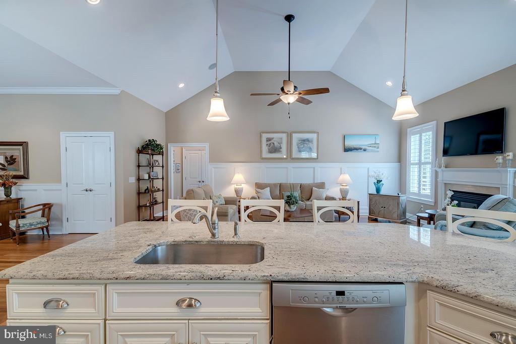 322 CAPTAINS CIRCLE