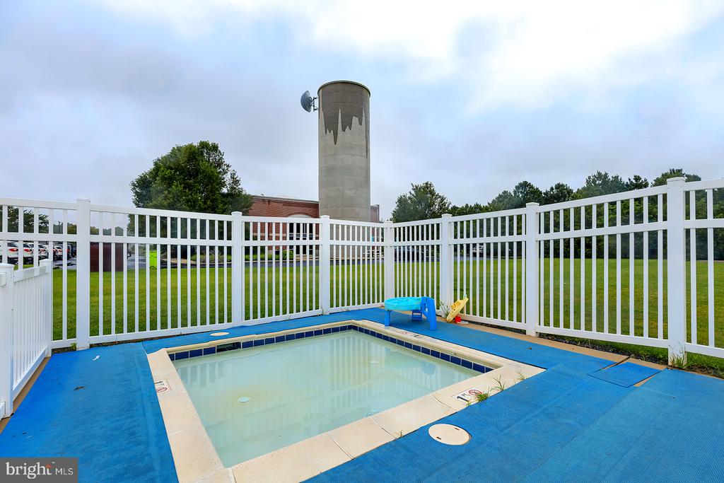 327 CARLTON DRIVE