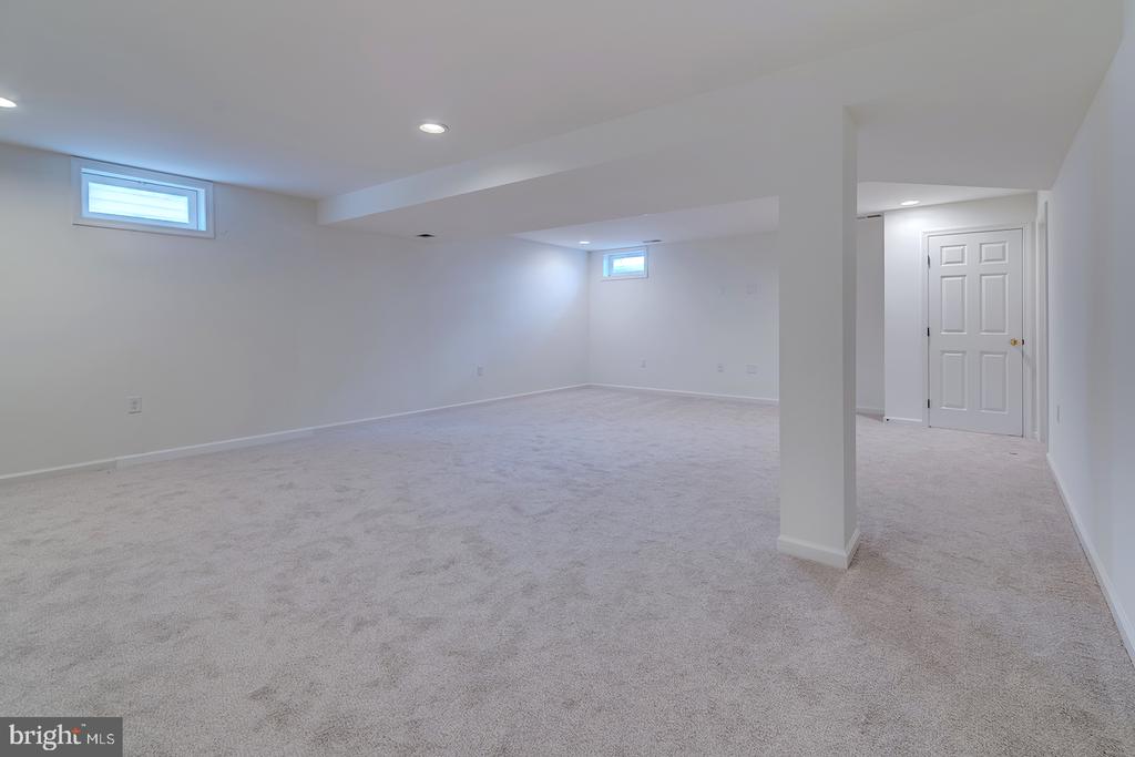 327 CARLTON DRIVE