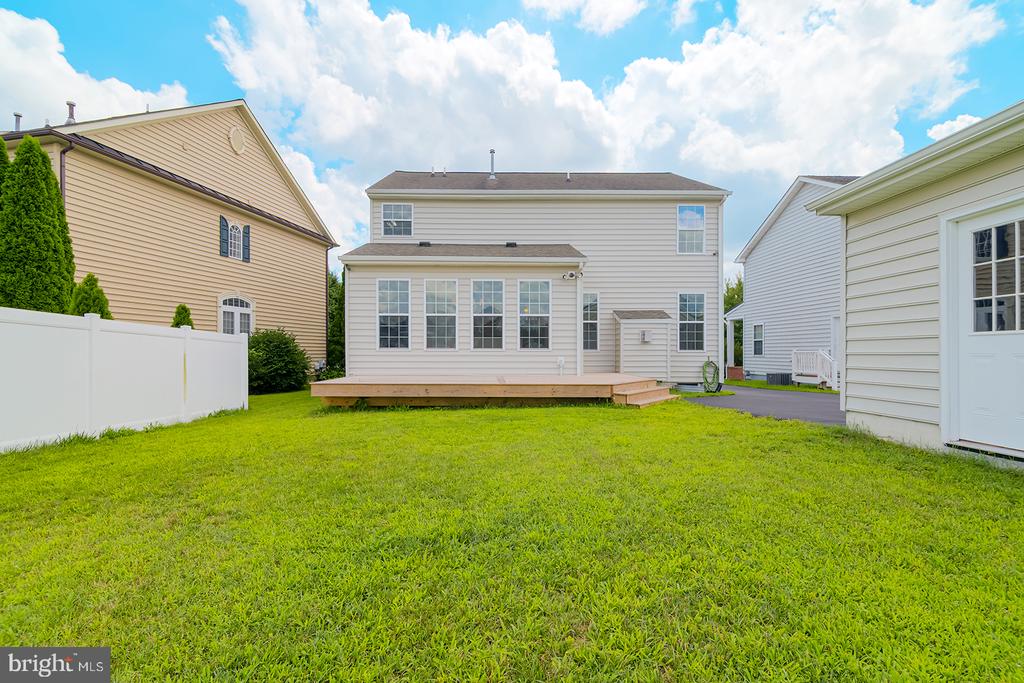 327 CARLTON DRIVE