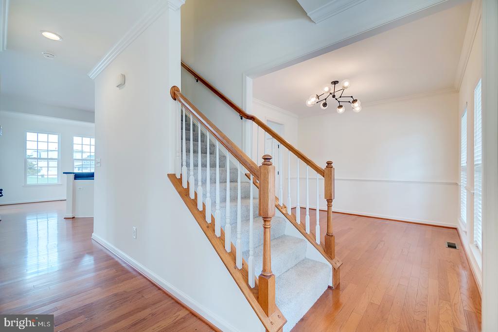 327 CARLTON DRIVE
