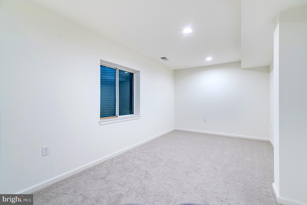 327 CARLTON DRIVE