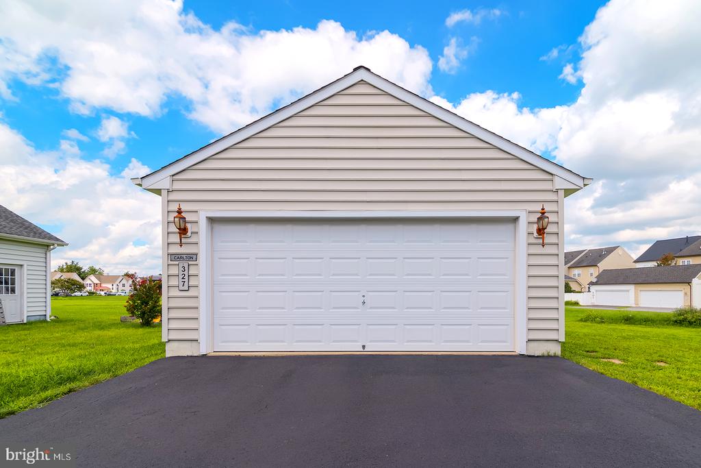 327 CARLTON DRIVE