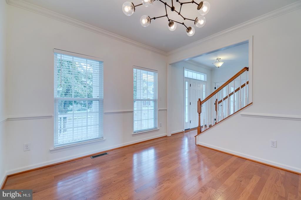 327 CARLTON DRIVE