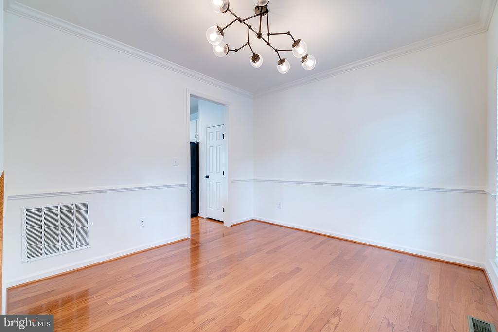 327 CARLTON DRIVE