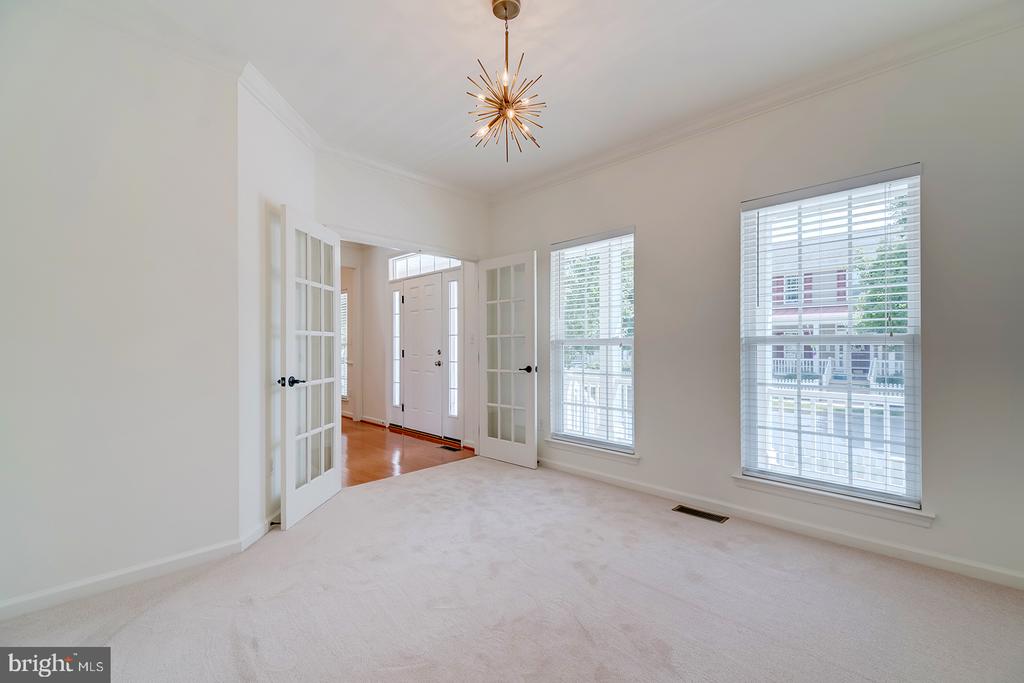 327 CARLTON DRIVE