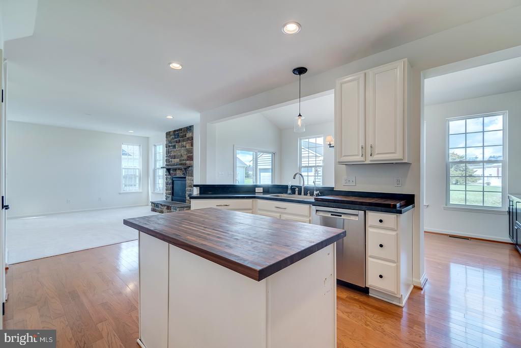 327 CARLTON DRIVE