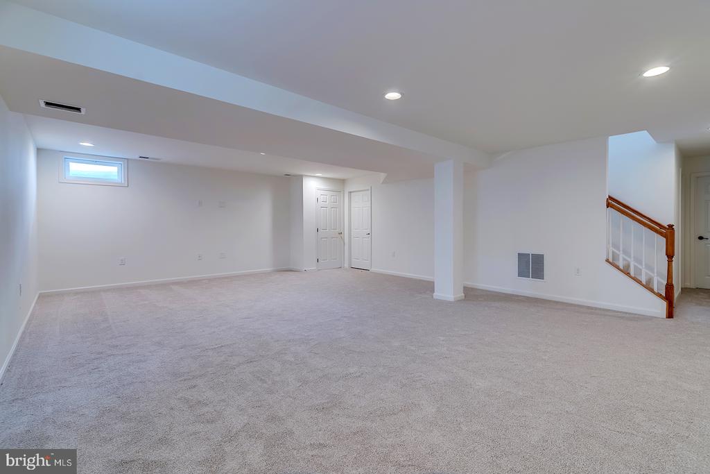 327 CARLTON DRIVE