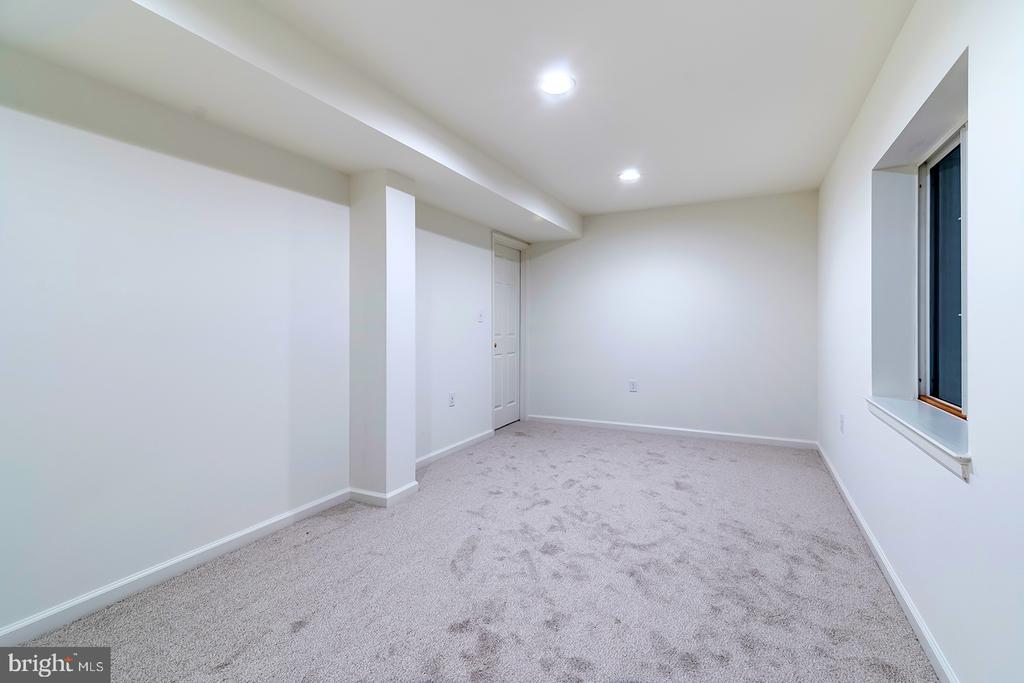 327 CARLTON DRIVE