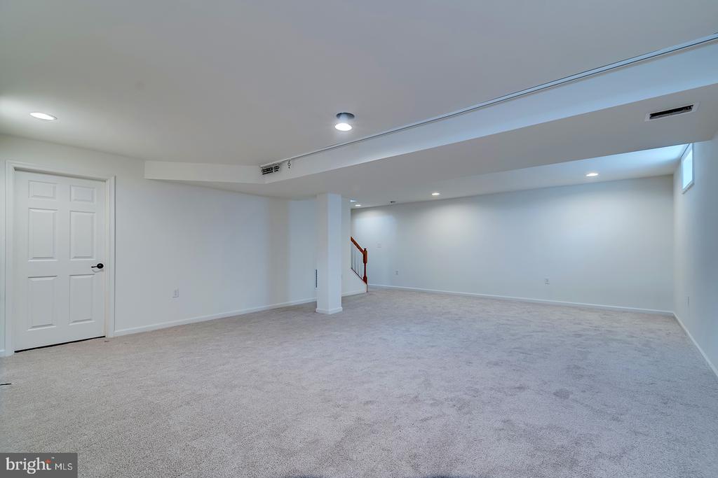 327 CARLTON DRIVE
