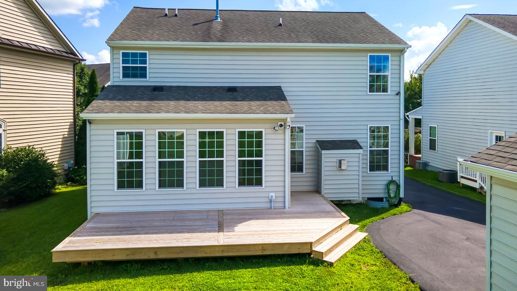 327 CARLTON DRIVE