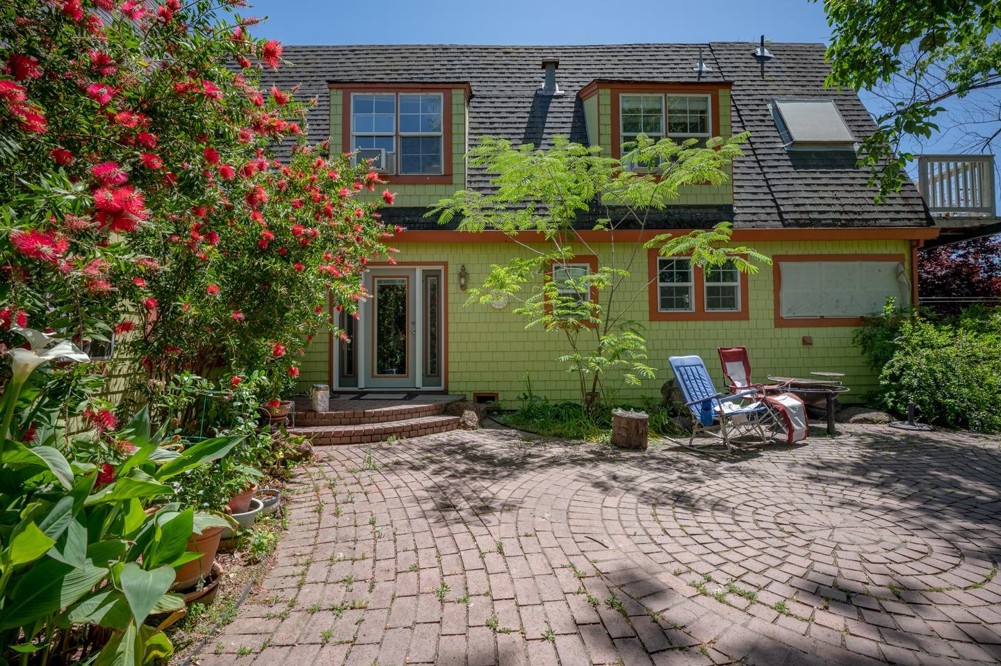 1114 H Street