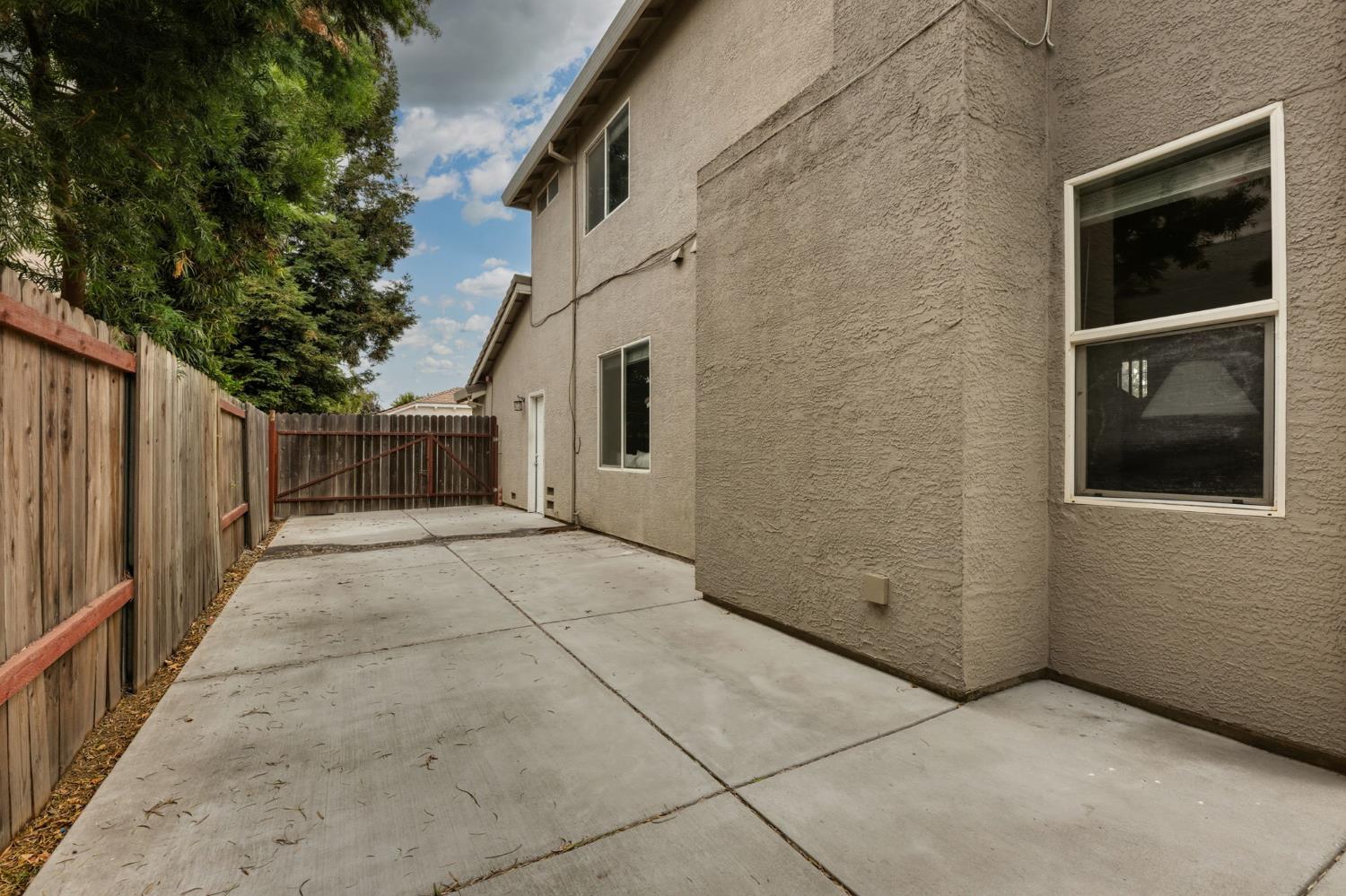 1988 Hackett Dr