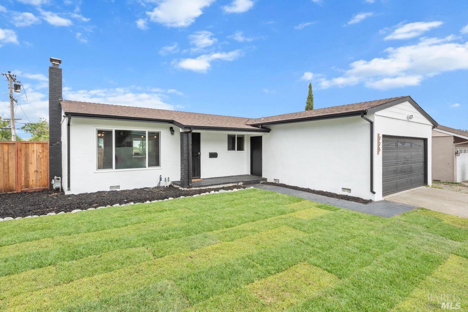 725 Lockwood Dr