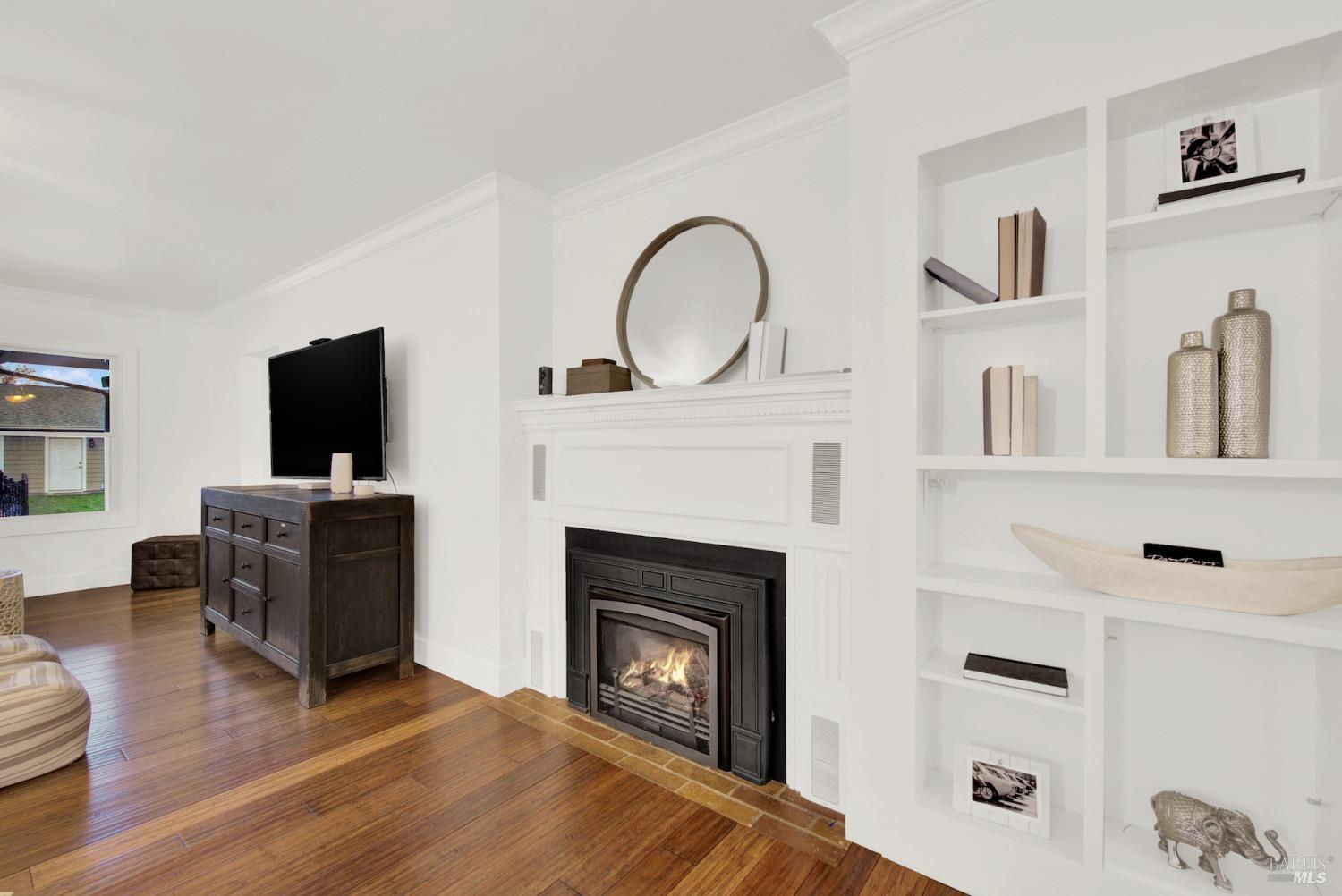 323 Buck Ave