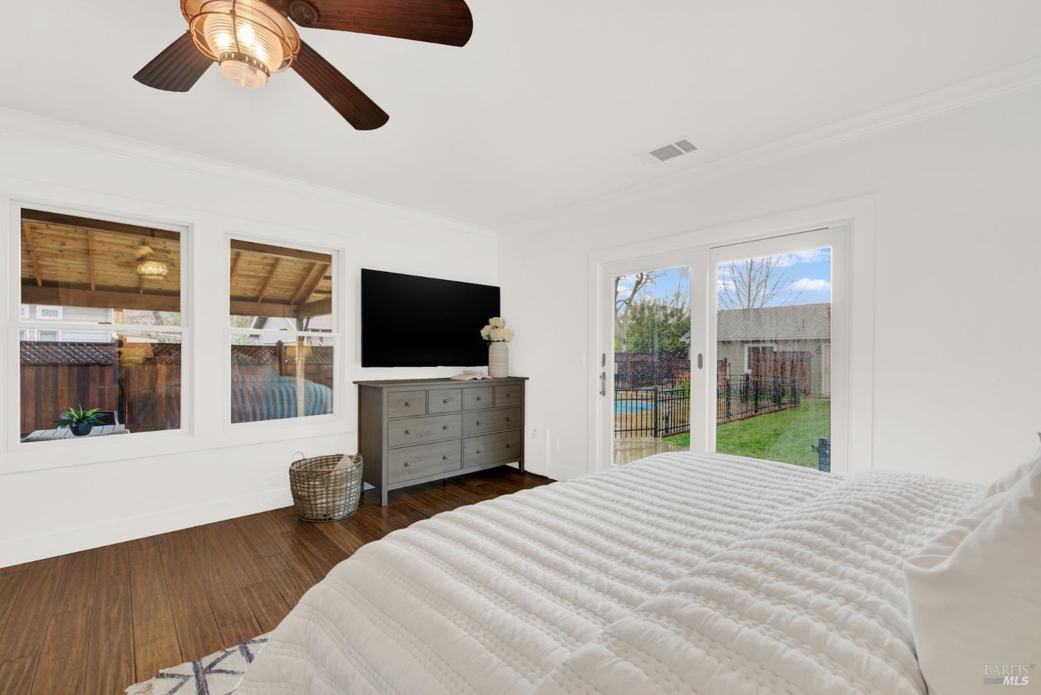 323 Buck Ave