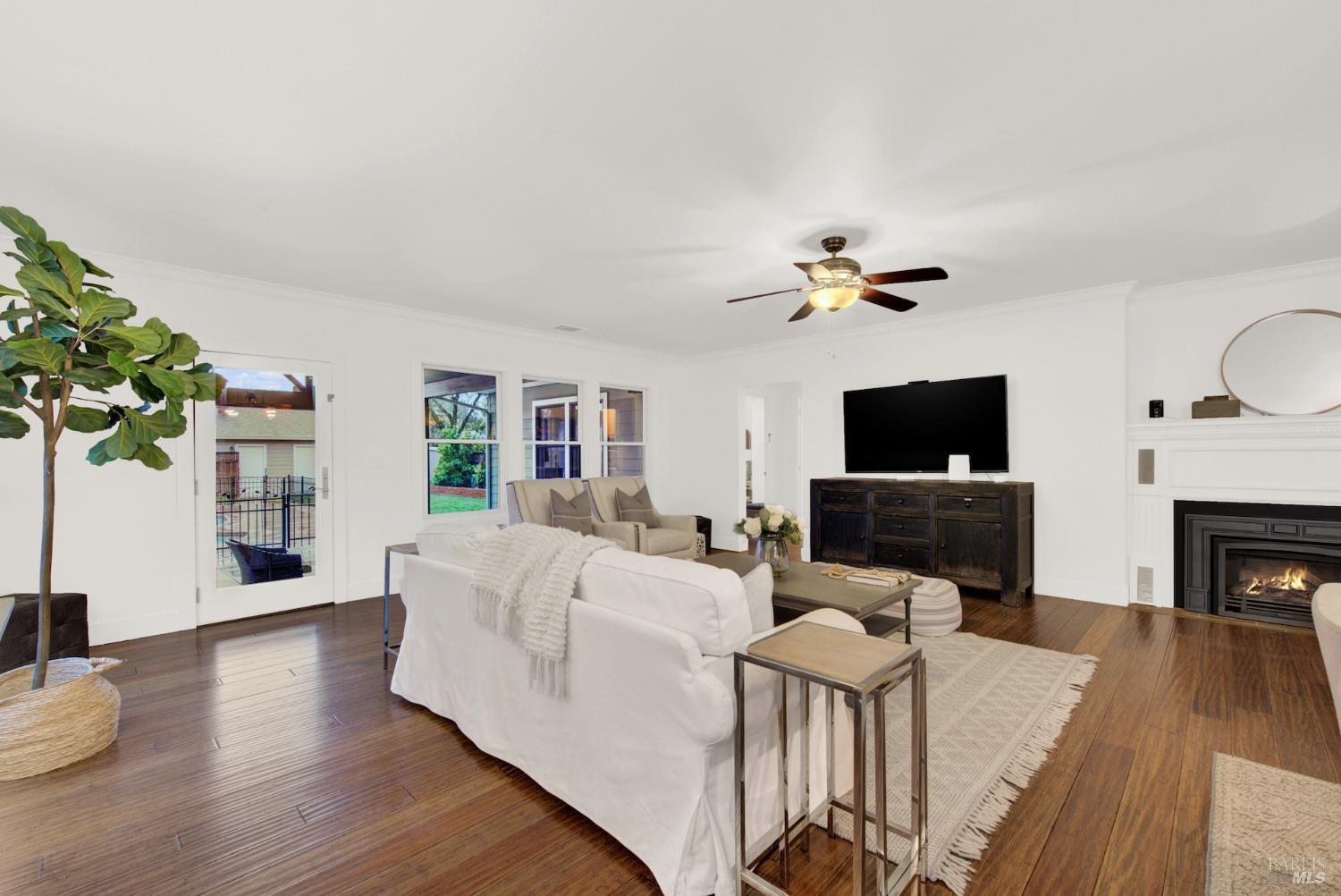 323 Buck Ave