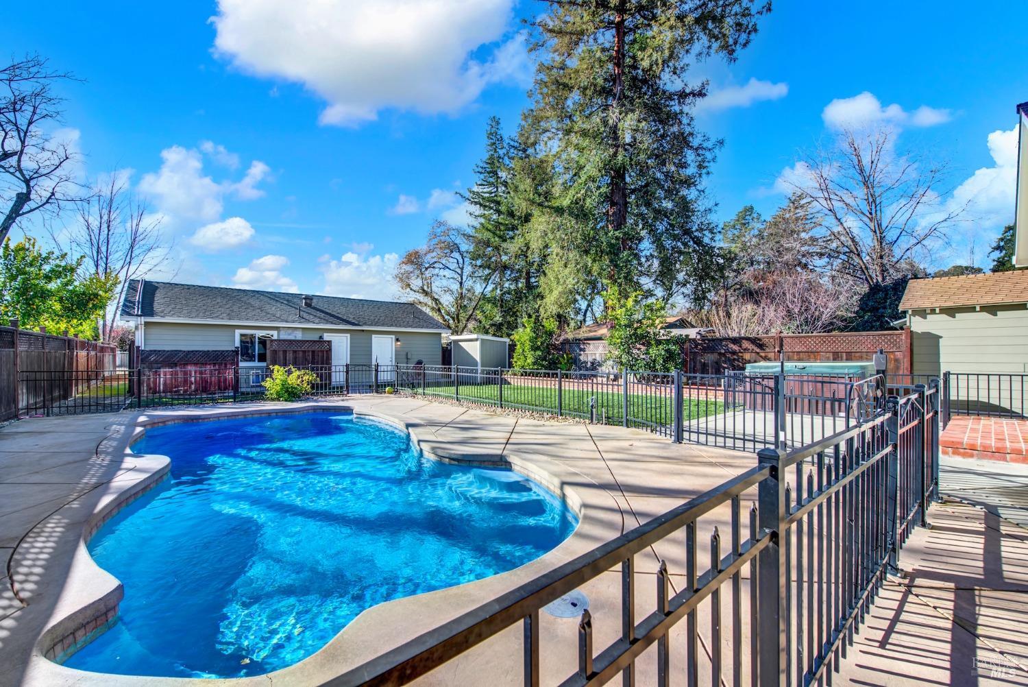 323 Buck Ave