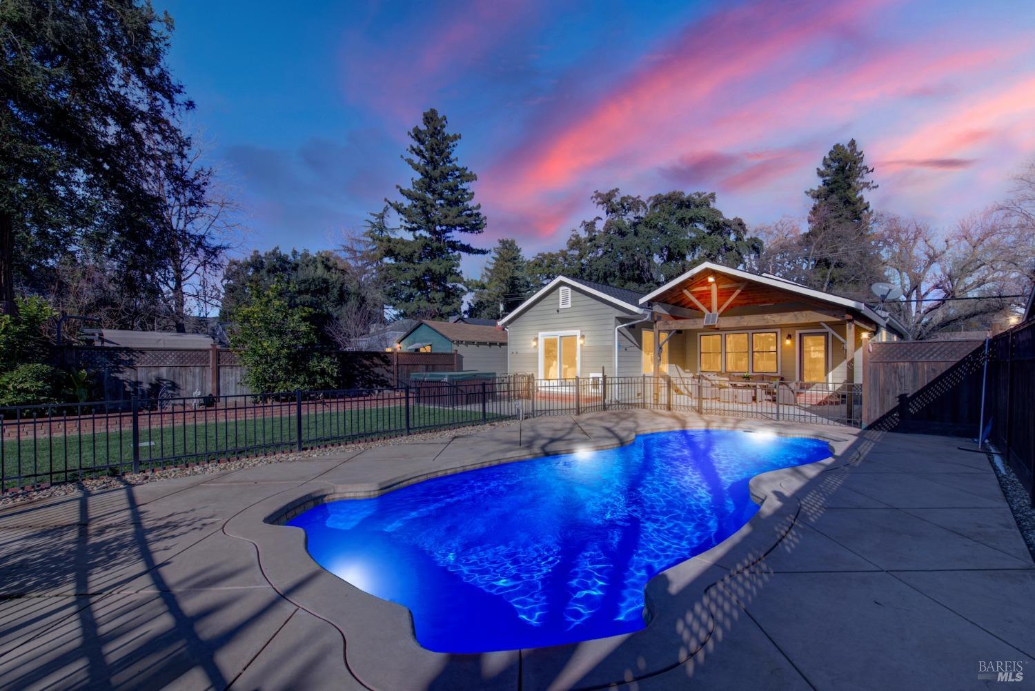 323 Buck Ave